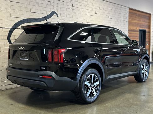 Used 2023 Kia Sorento LX AWD/4WD image 4