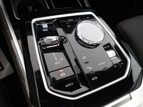 Used 2024 BMW 740i image 16
