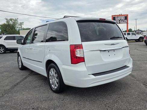Used 2016 Chrysler Town & Country Touring FWD image 5