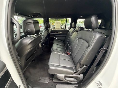 Certified 2022 Jeep Wagoneer Series III AWD/4WD image 18