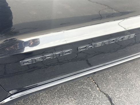 Used 2018 Jeep Grand Cherokee Altitude image 30