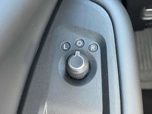 Used 2024 Jeep Grand Cherokee Altitude image 11