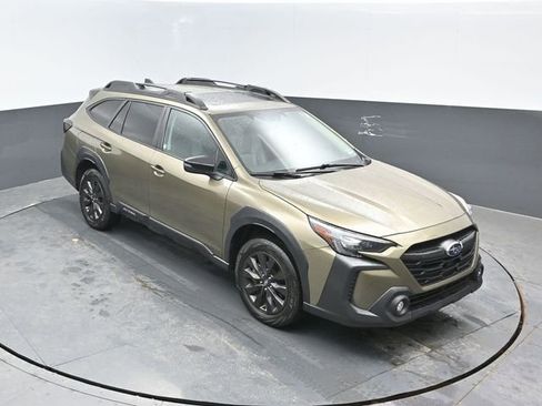 Used 2025 Subaru Outback Onyx Edition AWD/4WD image 17