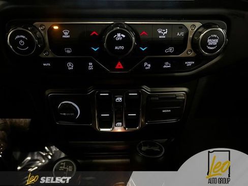 Used 2022 Jeep Wrangler Unlimited Sahara w/ Safety Group AWD/4WD image 21