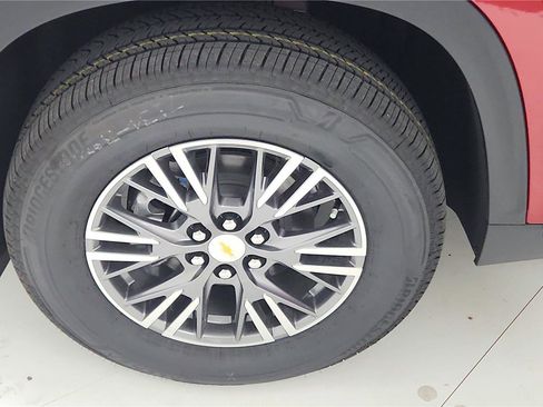Used 2026 Chevrolet Traverse LT FWD image 28