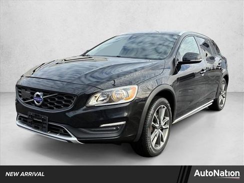 Used 2017 Volvo V60 T5 Cross Country w/ Convenience Package image 1