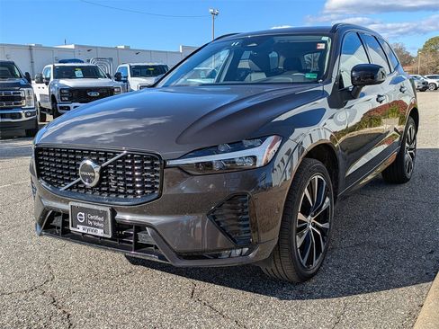 Certified 2025 Volvo XC60 B5 Plus image 8
