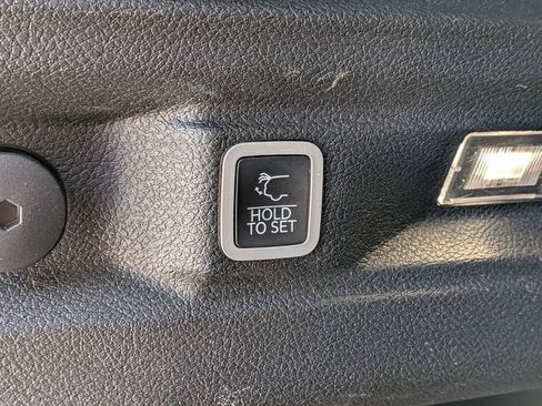 Used 2023 Jeep Grand Cherokee L Laredo image 10