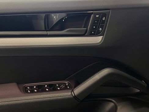 Certified 2025 Porsche Cayenne Coupe image 13