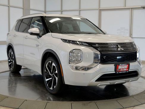 Used 2024 Mitsubishi Outlander SEL image 2