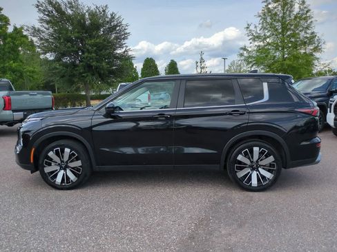 Used 2025 Mitsubishi Outlander SE AWD/4WD image 3