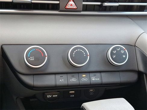 Certified 2025 Hyundai Elantra SE image 15