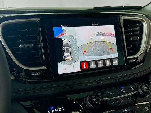 New 2026 Chrysler Pacifica Pinnacle image 14