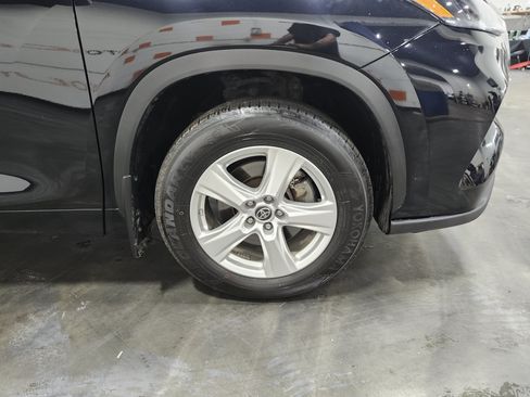 Used 2023 Toyota Highlander LE AWD/4WD image 10