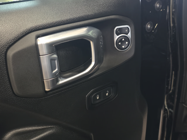 Used 2025 Jeep Wrangler Unlimited Sport AWD/4WD image 11