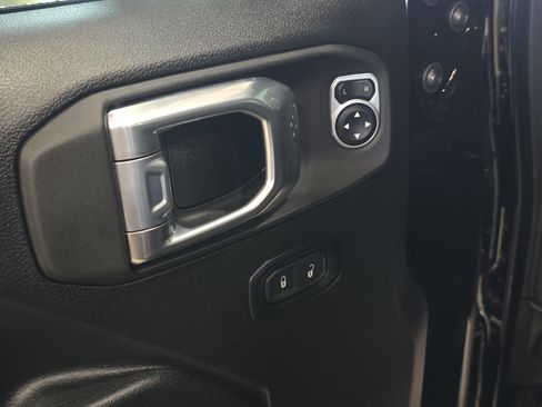 Used 2025 Jeep Wrangler Unlimited Sport AWD/4WD image 11