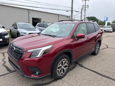 Used 2023 Subaru Forester Premium AWD/4WD image 1