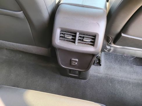 Used 2024 GMC Terrain SLT image 18