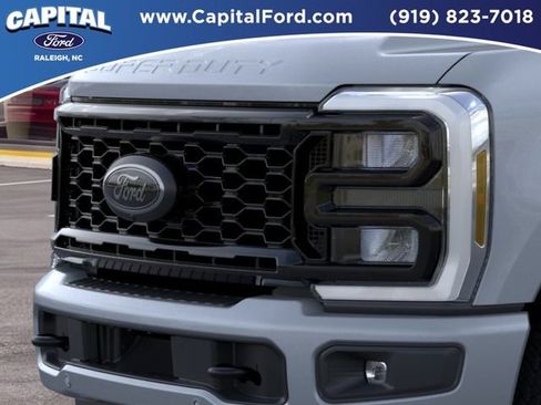 New 2026 Ford F250 Lariat w/ Black Appearance Package AWD/4WD image 18