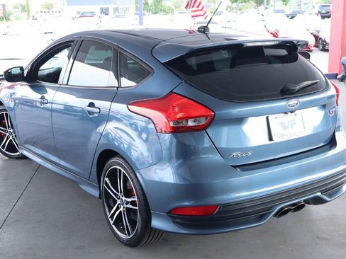 Used 2018 Ford Focus ST FWD image 7