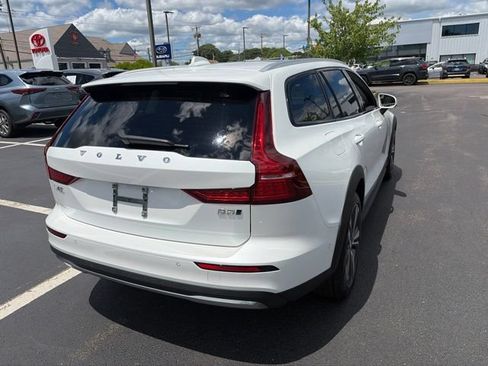 Used 2025 Volvo V60 B5 Cross Country Plus AWD/4WD image 5