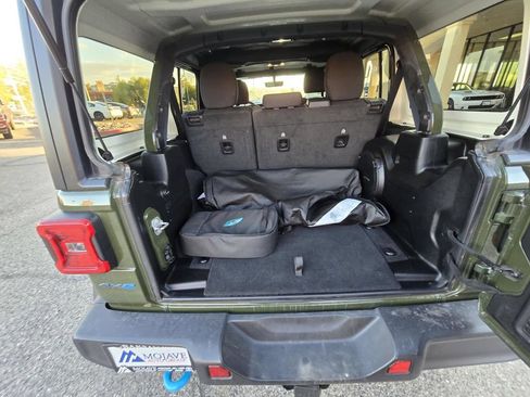 Used 2023 Jeep Wrangler Unlimited Rubicon 4xe w/ Cold Weather Group AWD/4WD image 18