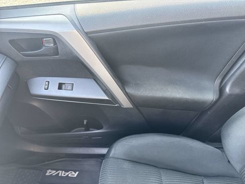 Used 2018 Toyota RAV4 LE FWD image 20