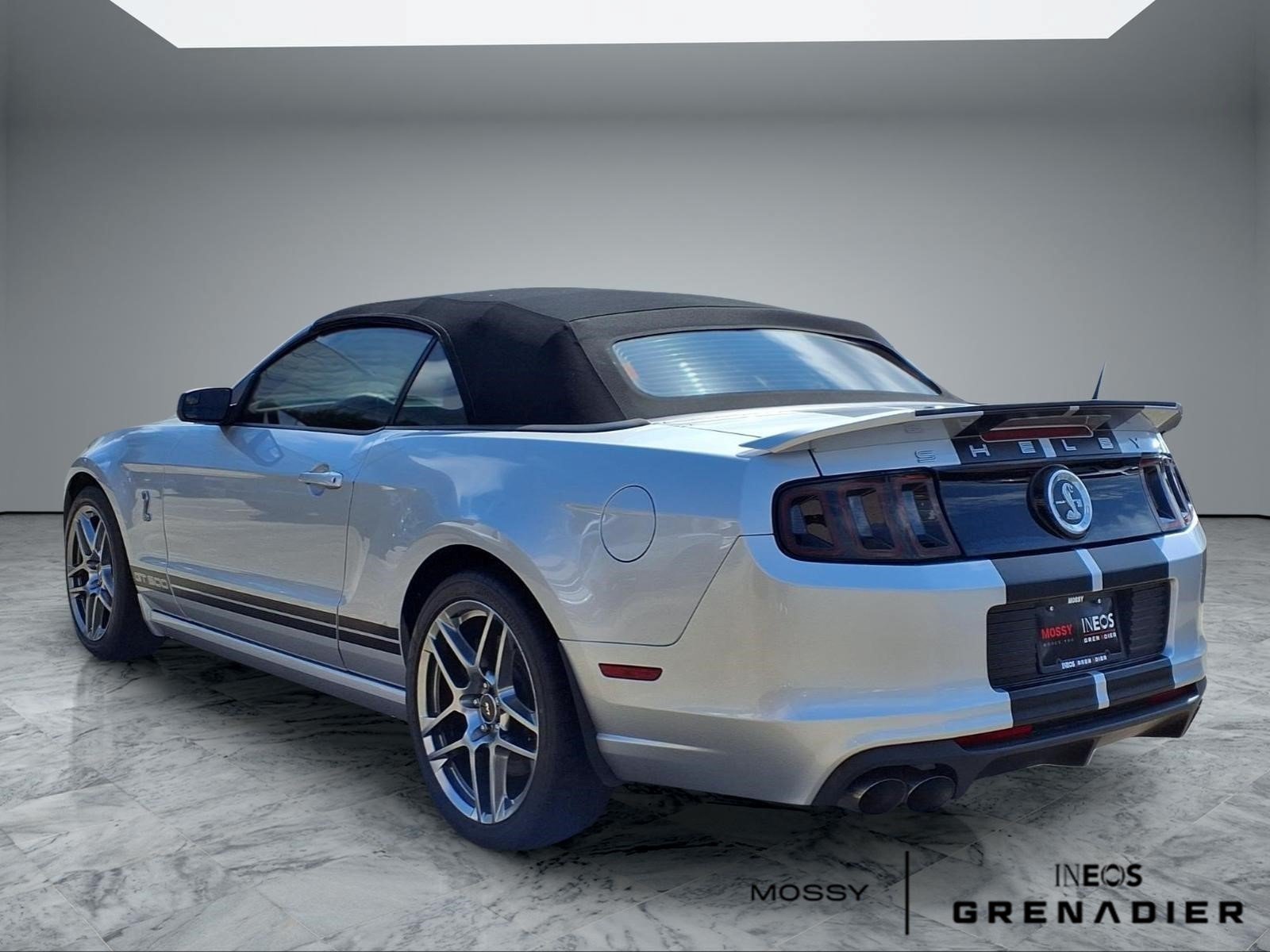 Used 2013 Ford Mustang Shelby GT500 w/ Electronics Pkg RWD image 2