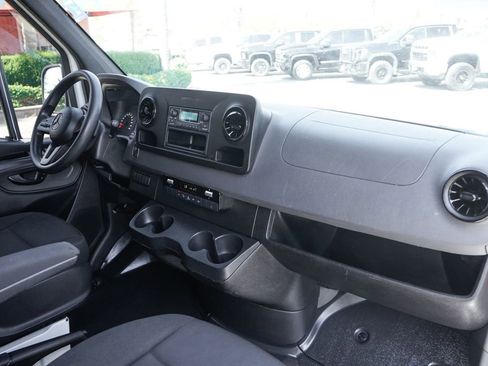 Used 2020 Mercedes-Benz Sprinter 1500 image 31