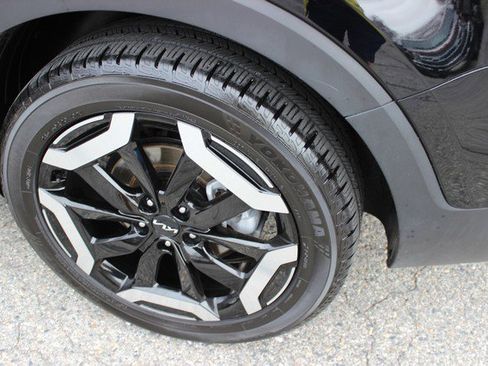 Used 2023 Kia Telluride S w/ S Sunroof Package image 3