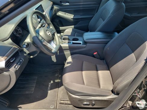 Used 2025 Nissan Altima 2.5 SV FWD image 16