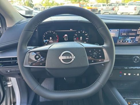 Used 2025 Nissan Murano SV AWD/4WD image 12