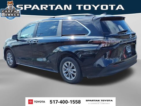 Used 2025 Toyota Sienna XLE FWD image 9