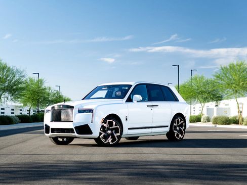 Used 2025 Rolls-Royce Cullinan Black Badge image 2