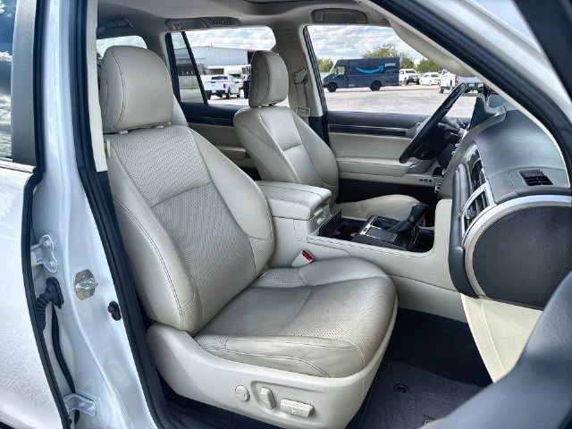 Used 2023 Lexus GX 460 Luxury w/ Sport Design Package AWD/4WD image 26