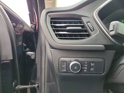 Used 2020 Ford Escape Titanium image 20