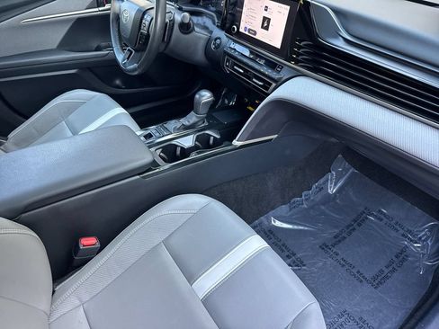 Used 2025 Toyota Camry SE w/ Convenience Package FWD image 19