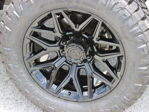 Used 2024 RAM 2500 Big Horn w/ Night Edition AWD/4WD image 16