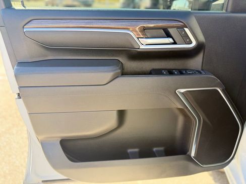 Used 2025 Chevrolet Silverado 2500 LT w/ Convenience Package image 9