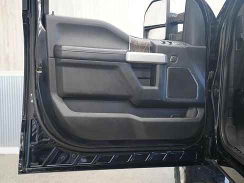 Used 2019 Ford F250 Lariat w/ Lariat Ultimate Package AWD/4WD image 30