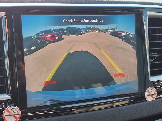 Used 2024 Chrysler Pacifica Touring-L FWD image 19