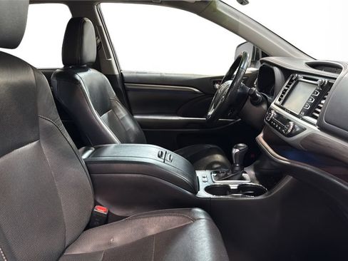 Used 2019 Toyota Highlander Limited AWD/4WD image 11