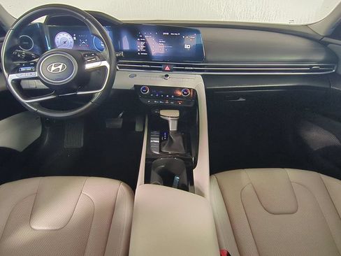 Used 2025 Hyundai Elantra Limited FWD image 16