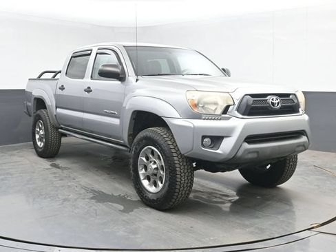 Used 2015 Toyota Tacoma 4x4 Double Cab w/ SR5 Package image 2
