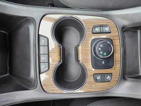 Used 2023 GMC Acadia SLE w/ Driver Convenience Package image 28