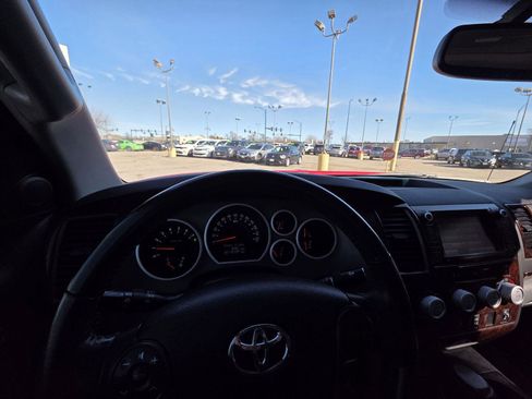 Used 2010 Toyota Tundra Limited image 33
