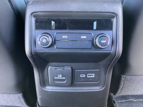 Used 2023 GMC Acadia SLT image 29