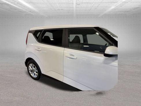 Used 2022 Kia Soul LX w/ Technology Package FWD image 12