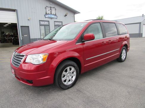 Used 2010 Chrysler Town & Country Touring FWD image 1