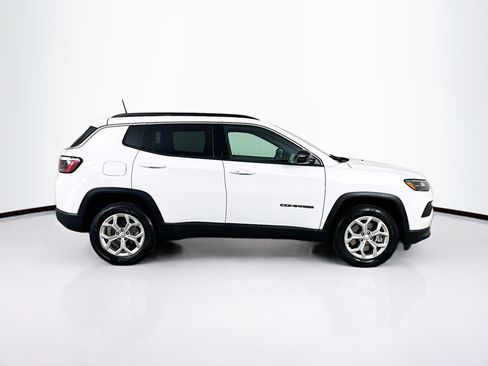Used 2024 Jeep Compass Latitude AWD/4WD image 10